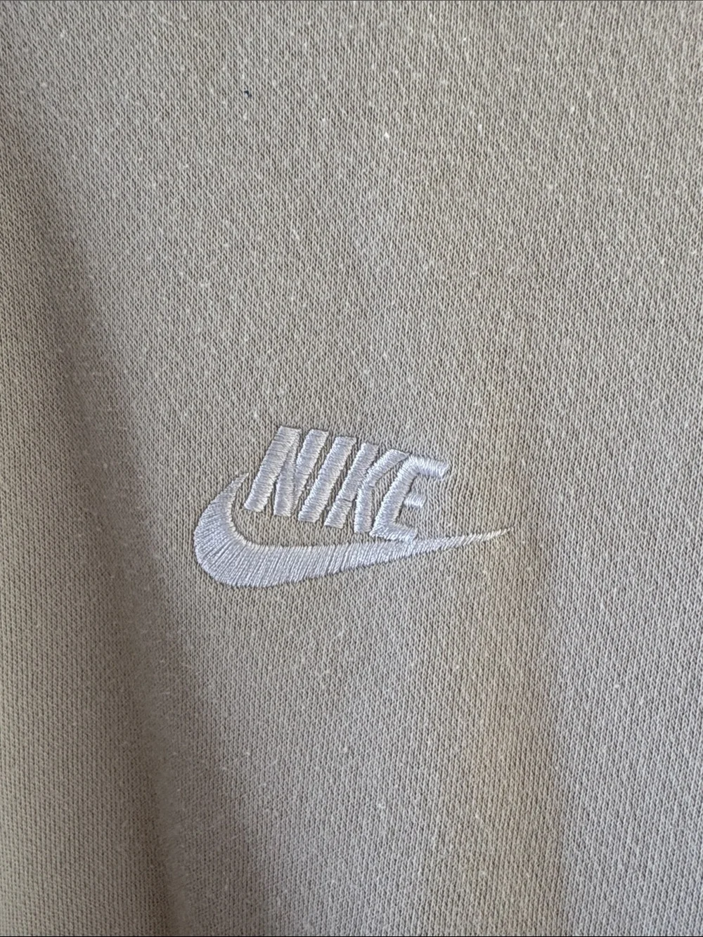 Nike Crewneck Sweatshirt in Light Beige with White Logo - Picture 2 of 6